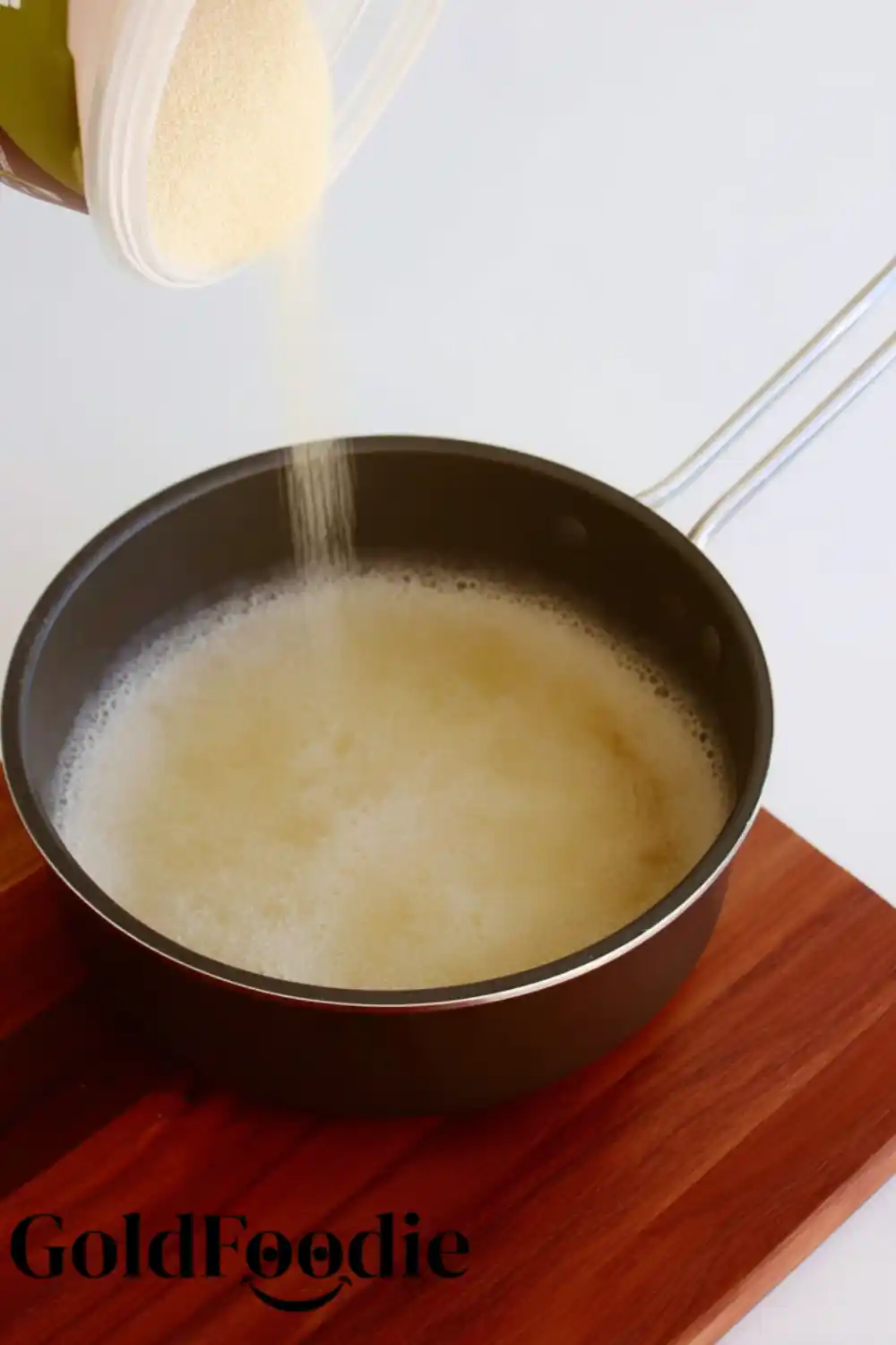 Adding Gelatin Powder to Juice Adding Gelatin Powder to Juice