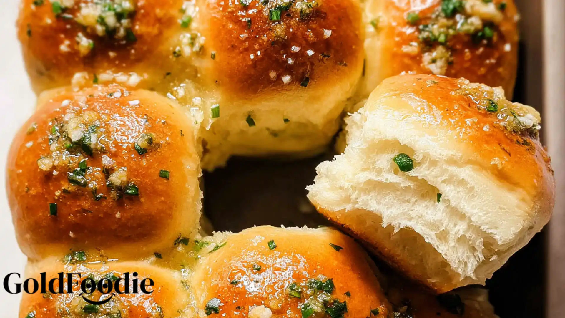 Fluffy Garlic Bread Rolls