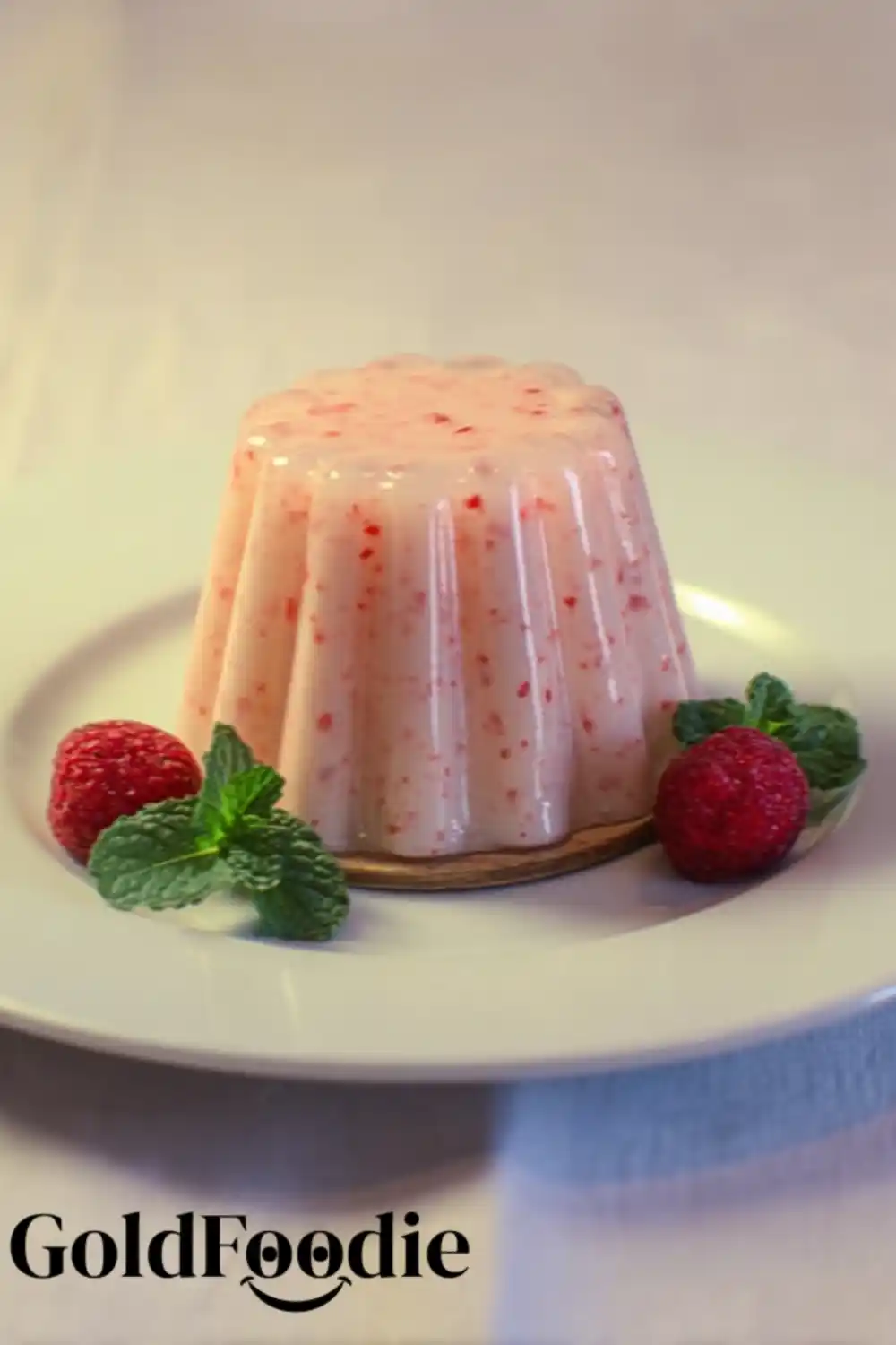 creamy-gelatin-snack-with-raspberries-mint