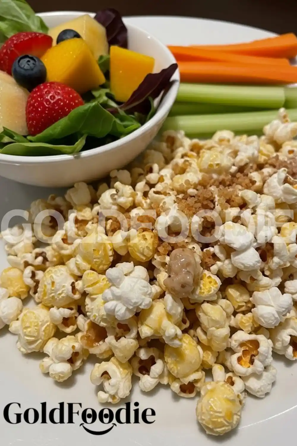 Gourmet Creamy Popcorn with Cinnamon Topping