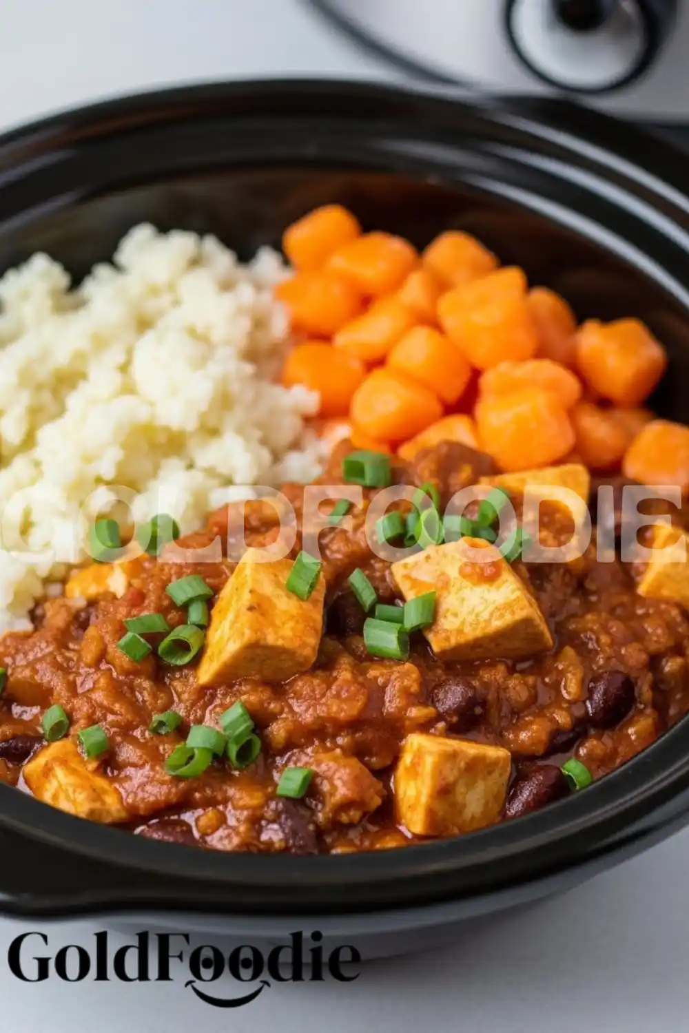 Healthy Buffalo Chicken Chili Bowl with Rice and Carrots Healthy Buffalo Chicken Chili Bowl with Rice and Carrots