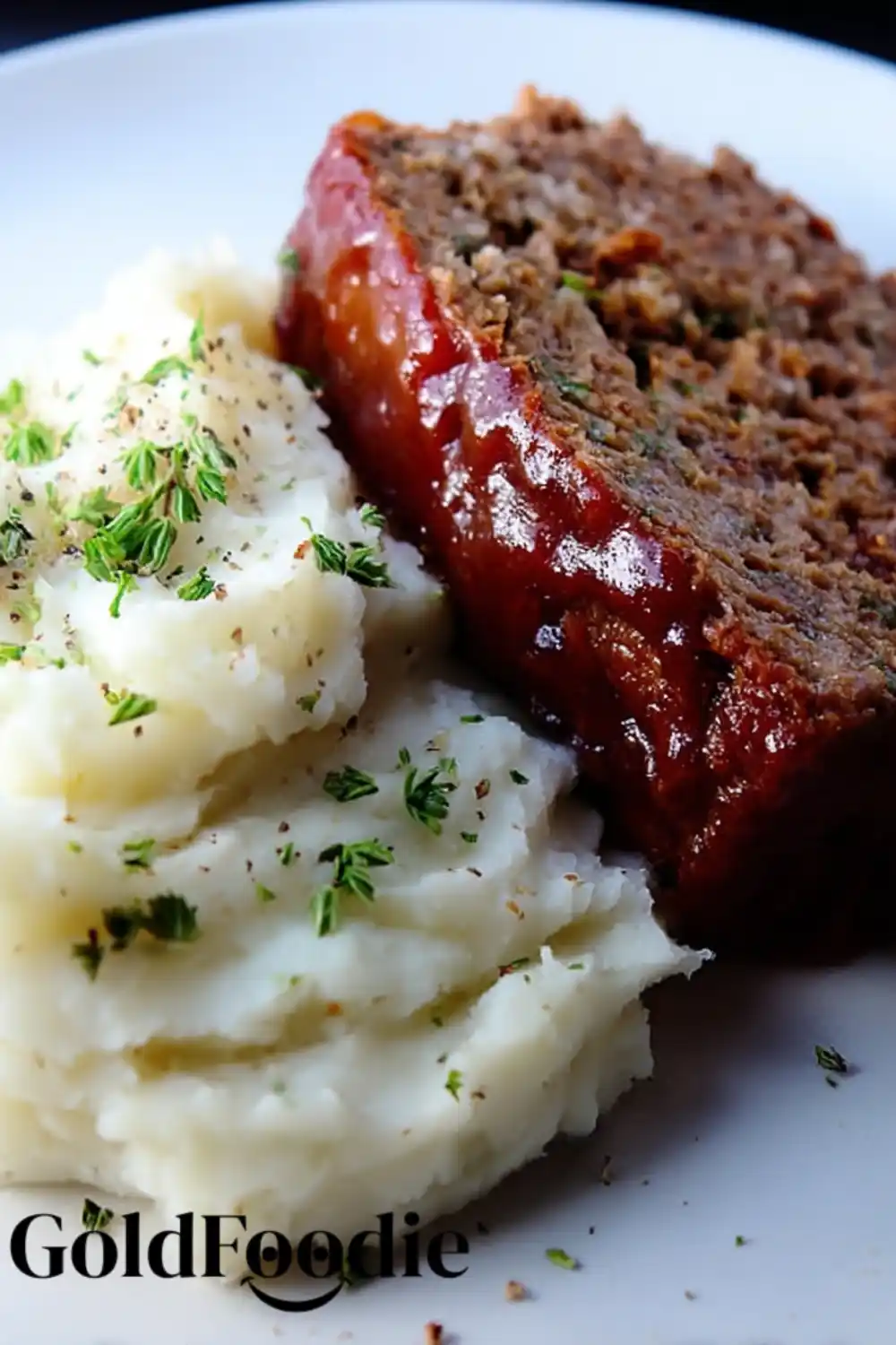 Classic Meatloaf with Mashed Potatoes 4 Meatloaf with Mashed Potatoes and Black Pepper