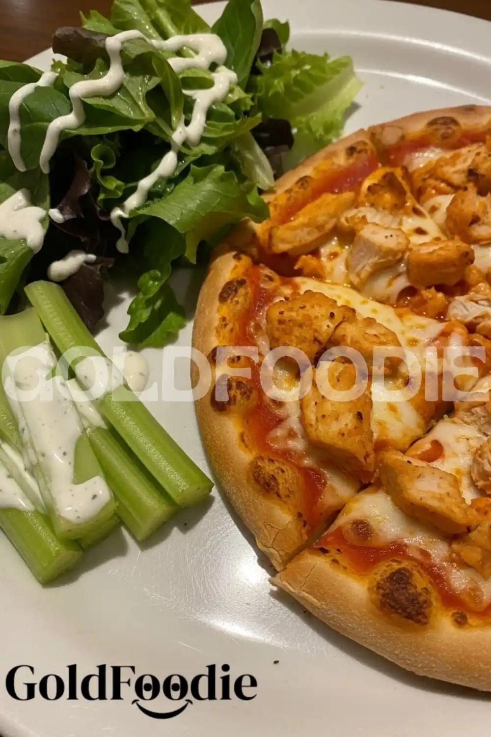 healthy-buffalo-chicken-pizza-meal