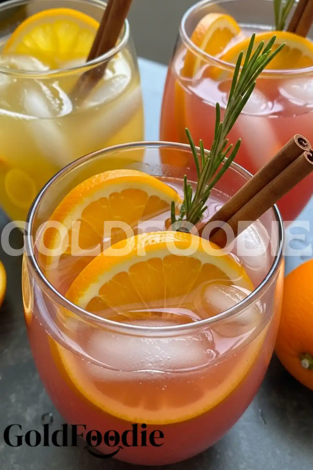 festive-holiday-punch-glass-garnish