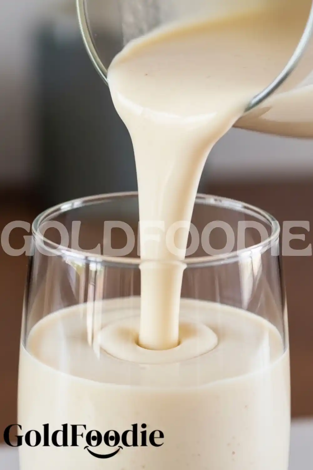 Pouring the Vanilla Coconut Smoothie