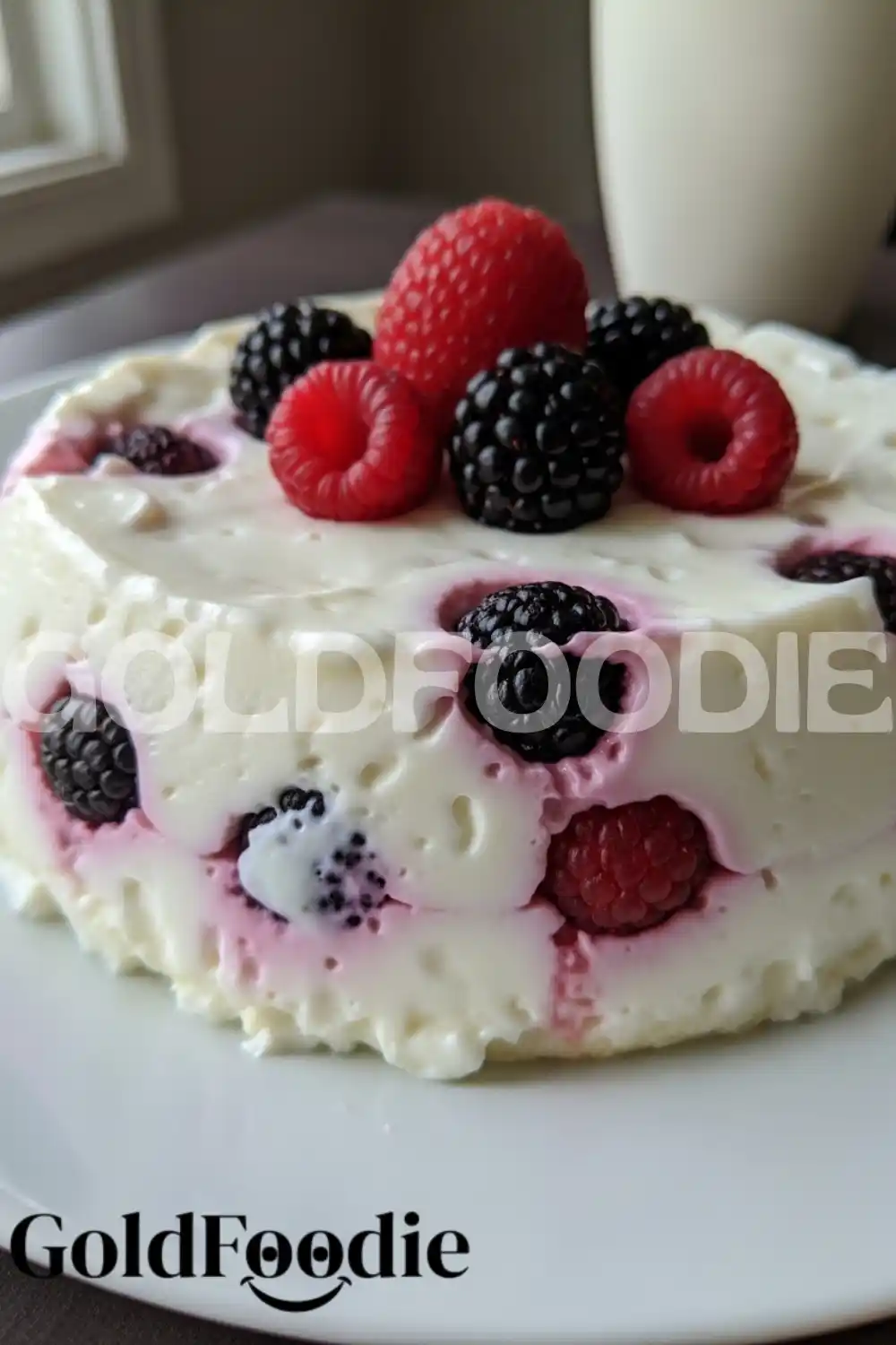 Whole Low-Carb Yogurt Gelatin with Mixed Berries