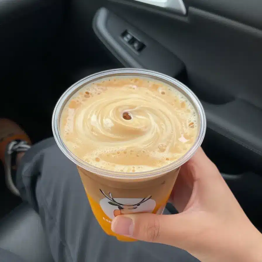 Skinny Pumpkin Cream Cold Brew 5 A glass of Skinny Pumpkin Cream Cold Brew topped with frothy pumpkin cream and sprinkled with cinnamon.